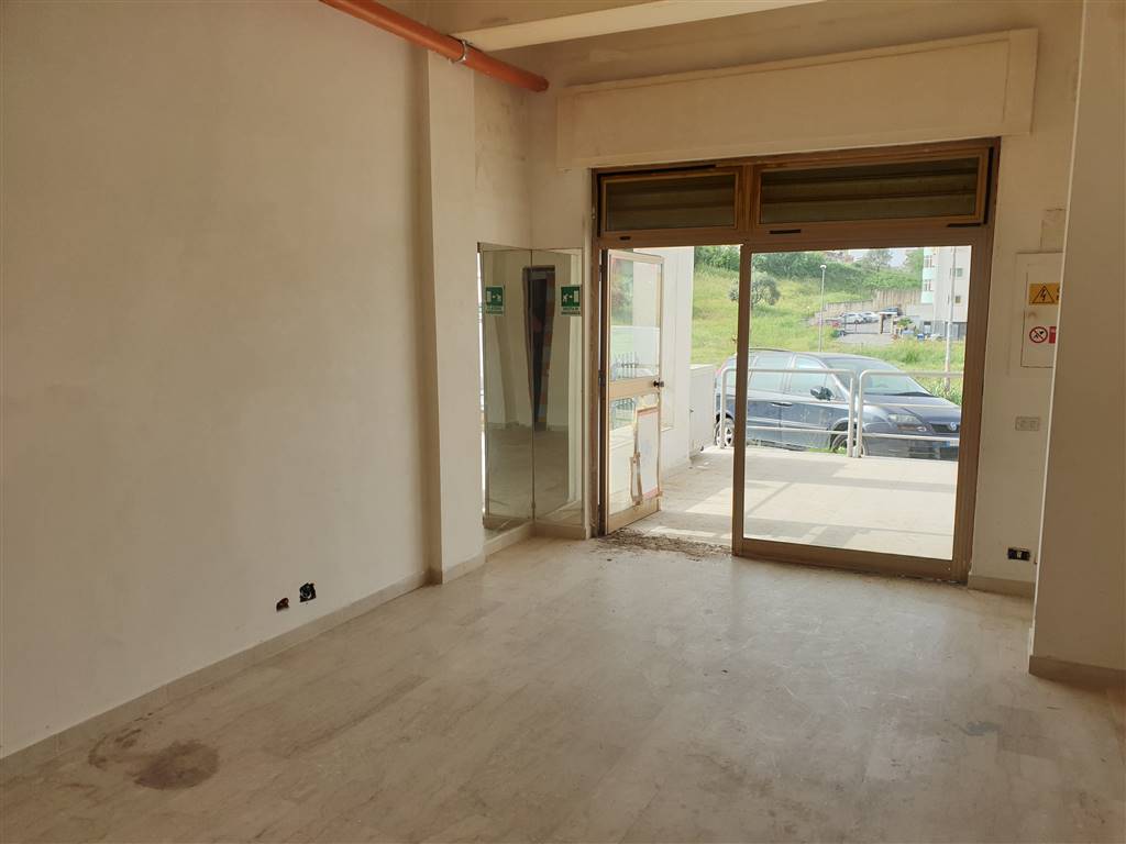 Immobile Commerciale in vendita a Montalto Uffugo, 1 locali, zona Località: STAZIONE DI MONTALTO, prezzo € 35.000 | CambioCasa.it