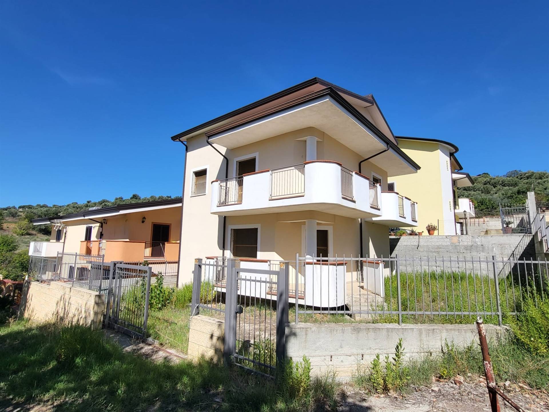 Villa in vendita a Montalto Uffugo, 5 locali, zona Località: STAZIONE DI MONTALTO, prezzo € 145.000 | CambioCasa.it