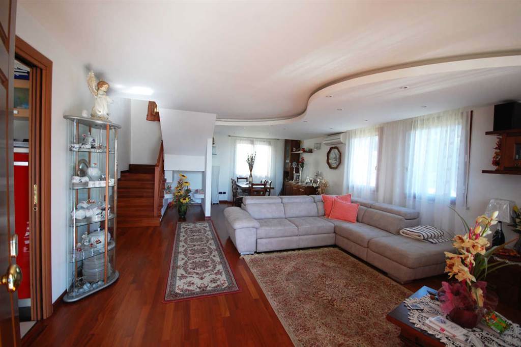 Villa in vendita a San Mauro Pascoli, 7 locali, prezzo € 580.000 | PortaleAgenzieImmobiliari.it