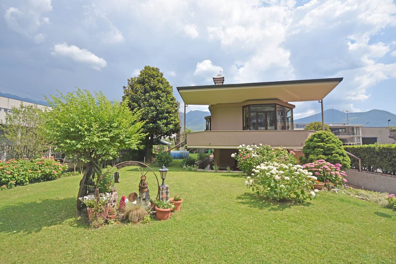 Villa in vendita a Rogno, 16 locali, zona imo, prezzo € 395.000 | PortaleAgenzieImmobiliari.it
