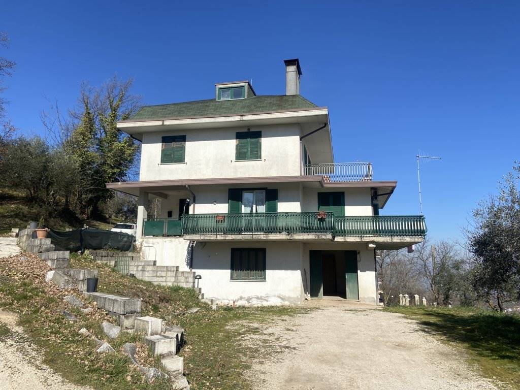 Villa in vendita a Montemiletto, 4 locali, prezzo € 119.000 | PortaleAgenzieImmobiliari.it