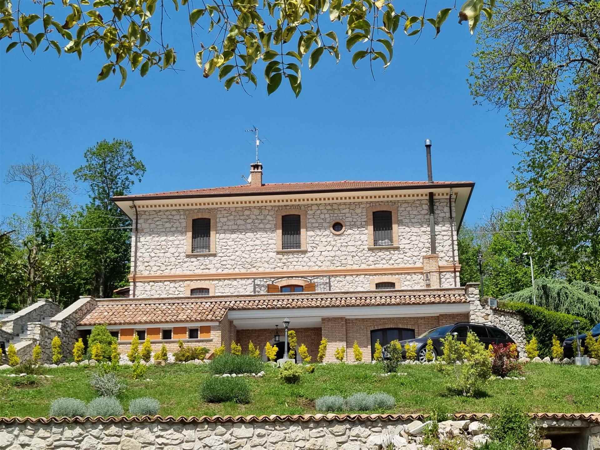 Villa in vendita a Montefalcione, 6 locali, zona Zona: Castelrotto, prezzo € 390.000 | CambioCasa.it