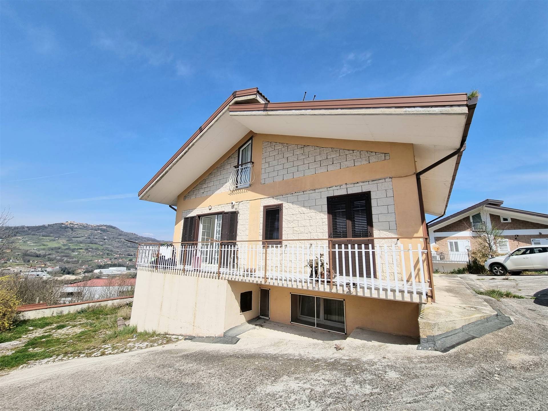 Villa in vendita a Manocalzati, 8 locali, prezzo € 180.000 | CambioCasa.it