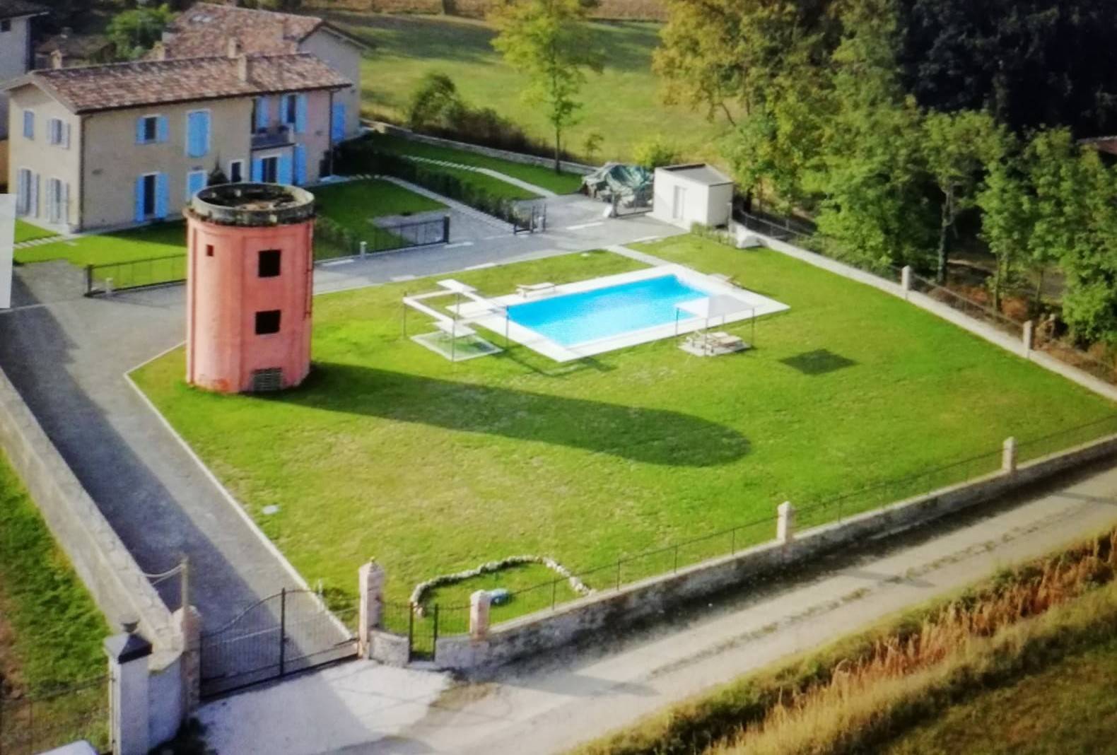 Rustico / Casale in vendita a Gragnano Trebbiense, 12 locali, zona liggio, prezzo € 680.000 | PortaleAgenzieImmobiliari.it