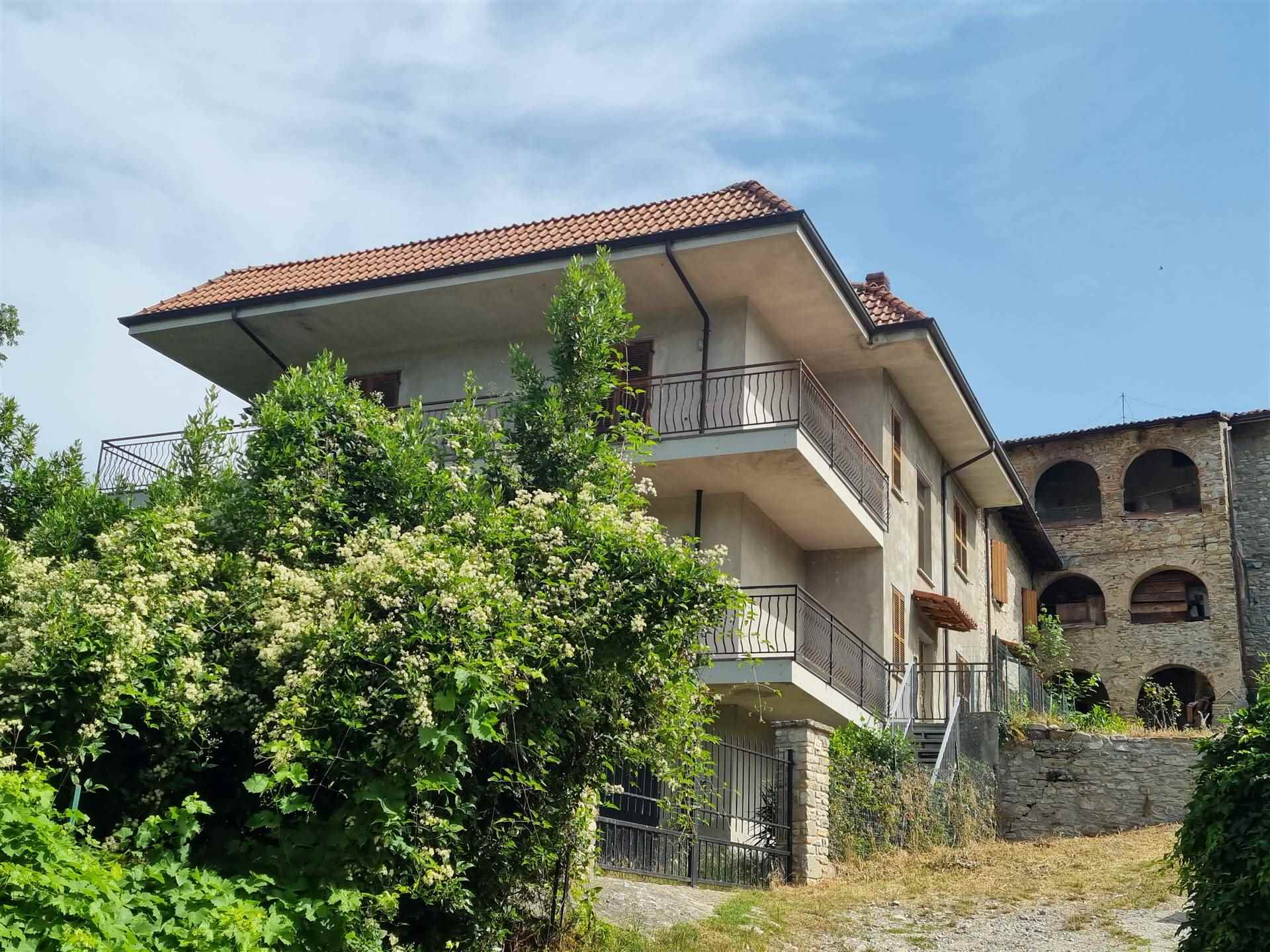 Villa in vendita a Alta Val Tidone, 10 locali, zona Località: CAMINATA, prezzo € 280.000 | PortaleAgenzieImmobiliari.it