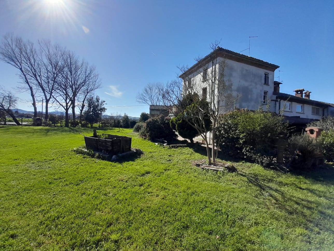 Rustico / Casale in vendita a Gazzola, 8 locali, prezzo € 180.000 | PortaleAgenzieImmobiliari.it