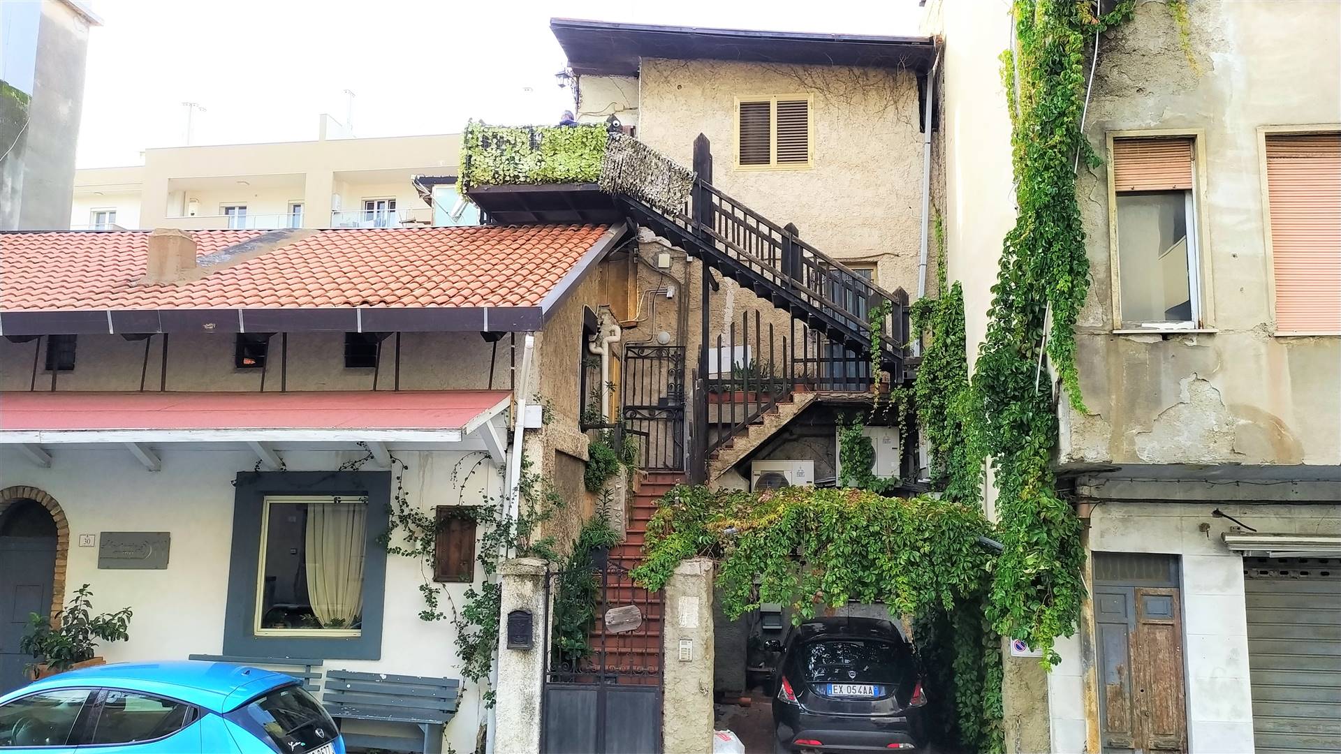Soluzione Indipendente in vendita a Reggio Calabria, 12 locali, zona ro, prezzo € 500.000 | PortaleAgenzieImmobiliari.it