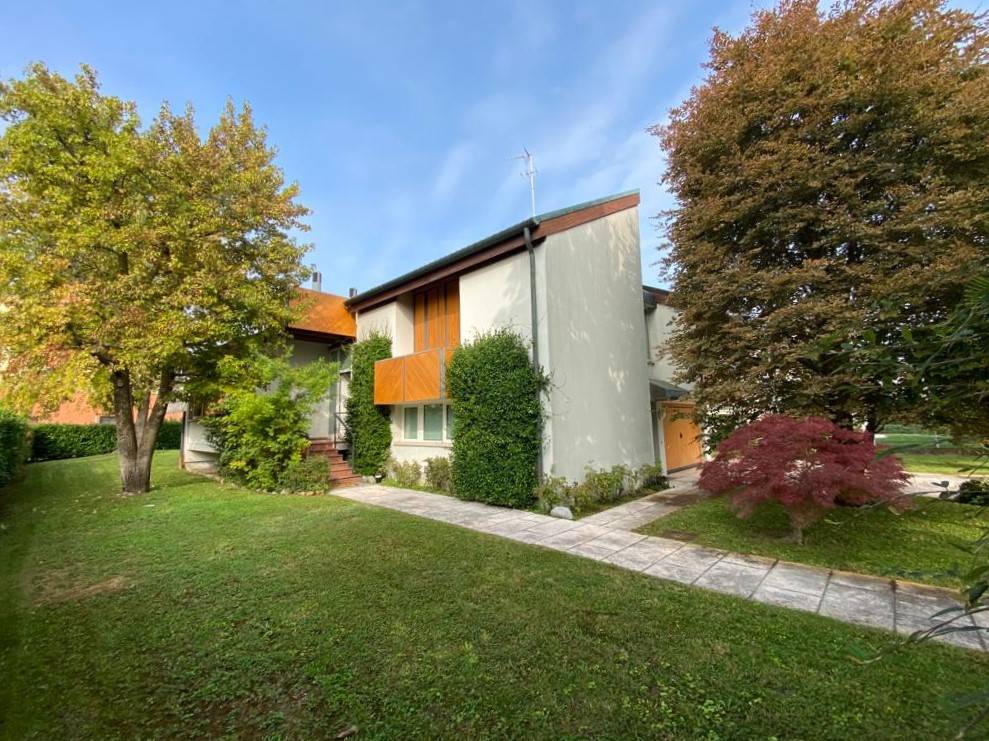 Villa in vendita a Salzano, 10 locali, prezzo € 449.000 | PortaleAgenzieImmobiliari.it