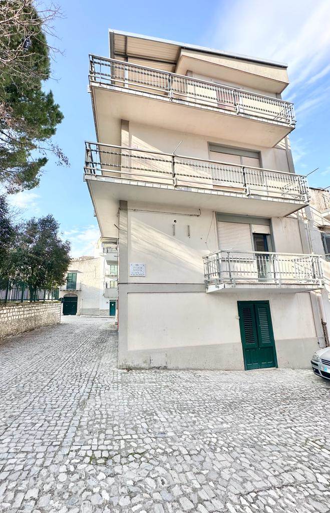 Appartamento in vendita a Palazzo Adriano, 4 locali, prezzo € 29.000 | PortaleAgenzieImmobiliari.it