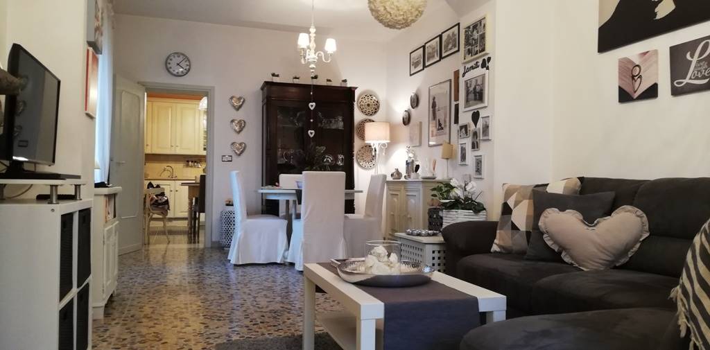 Appartamento in vendita a Castelnuovo di Garfagnana, 7 locali, prezzo € 160.000 | PortaleAgenzieImmobiliari.it