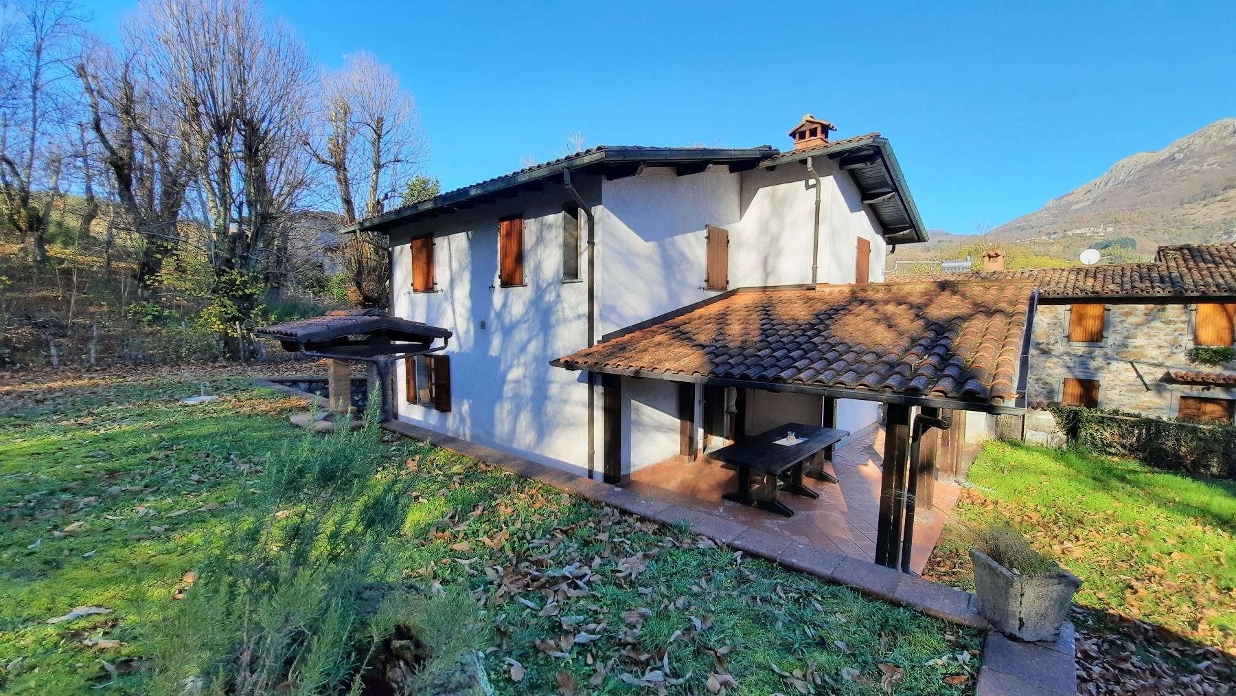Soluzione Indipendente in vendita a Villa Collemandina, 7 locali, prezzo € 210.000 | CambioCasa.it
