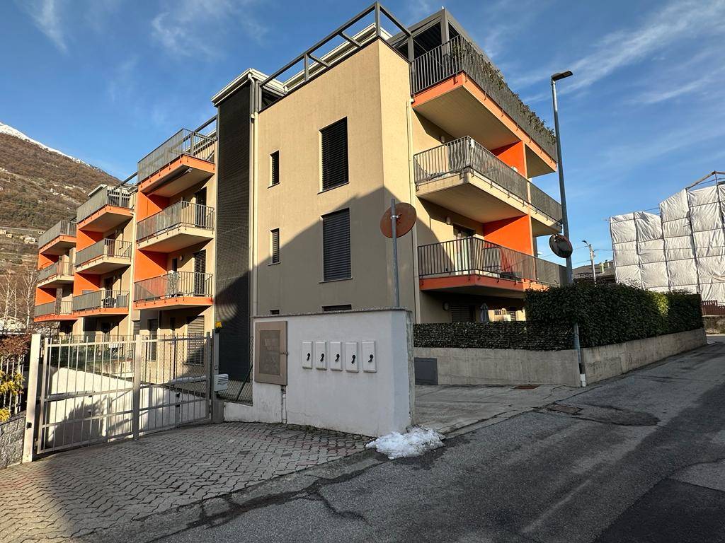 Appartamento in vendita a Morbegno, 3 locali, prezzo € 220.000 | CambioCasa.it