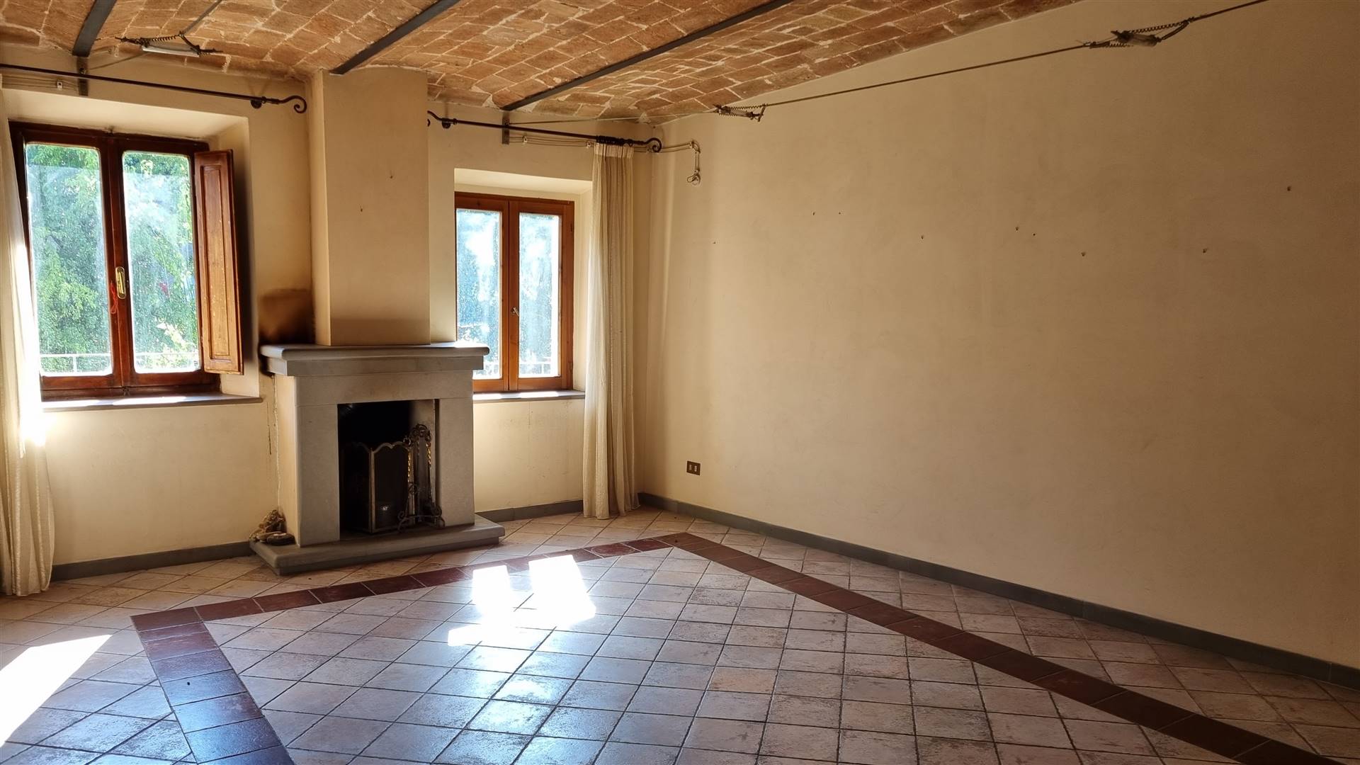 Appartamento in vendita a Volterra, 6 locali, prezzo € 145.000 | PortaleAgenzieImmobiliari.it