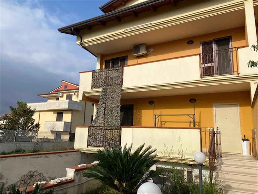 Villa in vendita a Vitulazio, 6 locali, prezzo € 210.000 | PortaleAgenzieImmobiliari.it
