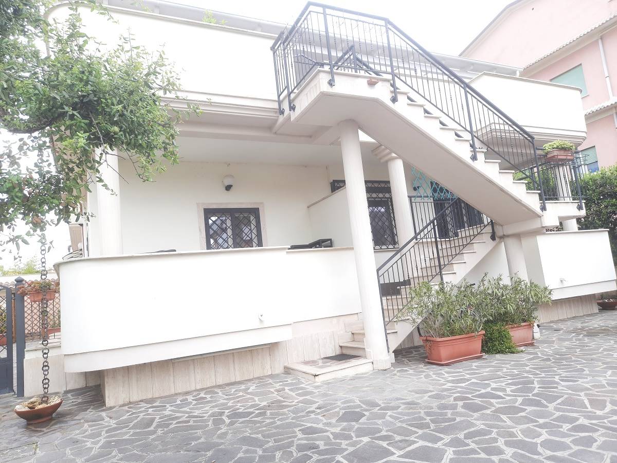 Appartamento in affitto a Anzio, 4 locali, zona Località: ANZIO COLONIA, prezzo € 800 | CambioCasa.it
