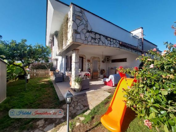Villa a Schiera in vendita a Anzio, 6 locali, zona Località: LAVINIO, prezzo € 123.000 | PortaleAgenzieImmobiliari.it