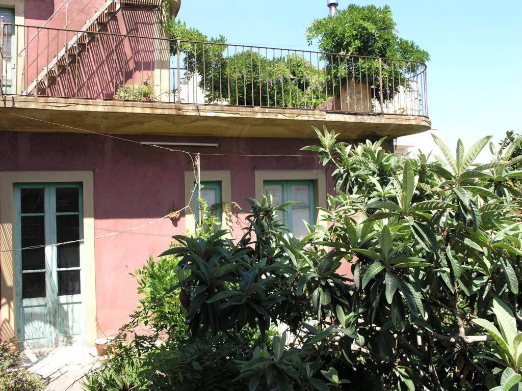 Palazzo / Stabile in vendita a Roccalumera, 10 locali, prezzo € 120.000 | PortaleAgenzieImmobiliari.it