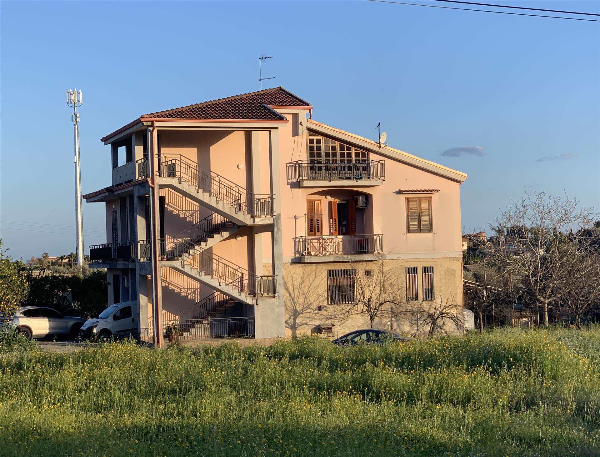 Soluzione Indipendente in vendita a Avola, 12 locali, zona Località: EXTRAURBANO, prezzo € 550.000 | CambioCasa.it