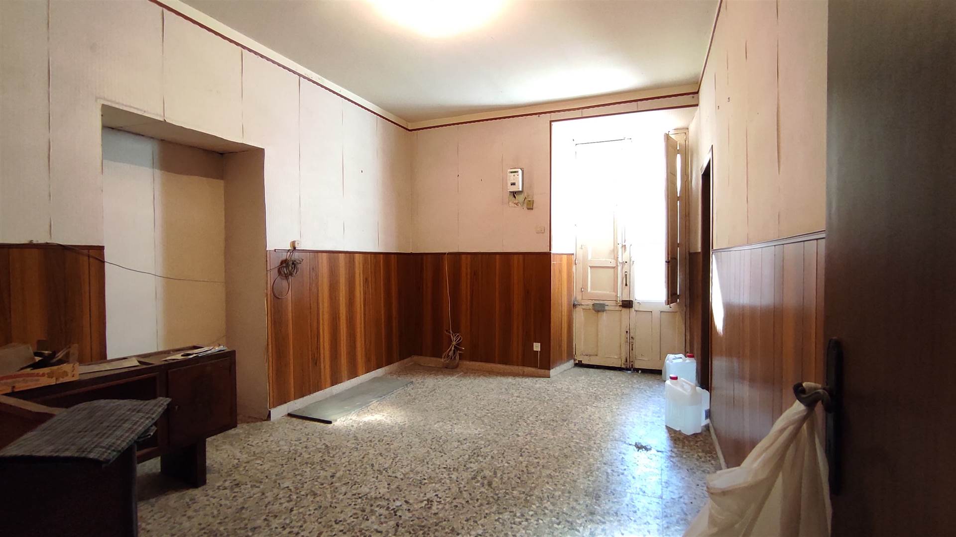 Appartamento in vendita a Adrano, 5 locali, prezzo € 28.000 | PortaleAgenzieImmobiliari.it