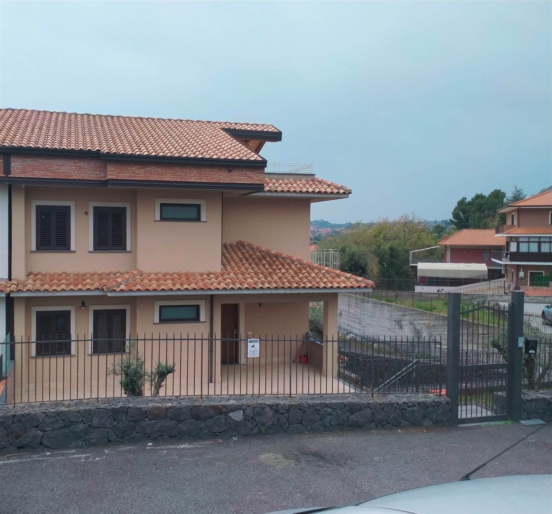 Villa in vendita a Aci Sant'Antonio, 5 locali, zona erosso Etneo, prezzo € 320.000 | PortaleAgenzieImmobiliari.it