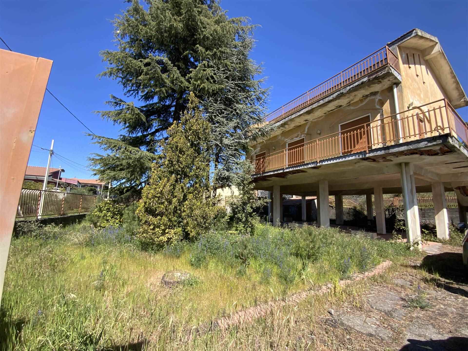 Villa in vendita a Pedara, 7 locali, prezzo € 159.000 | CambioCasa.it