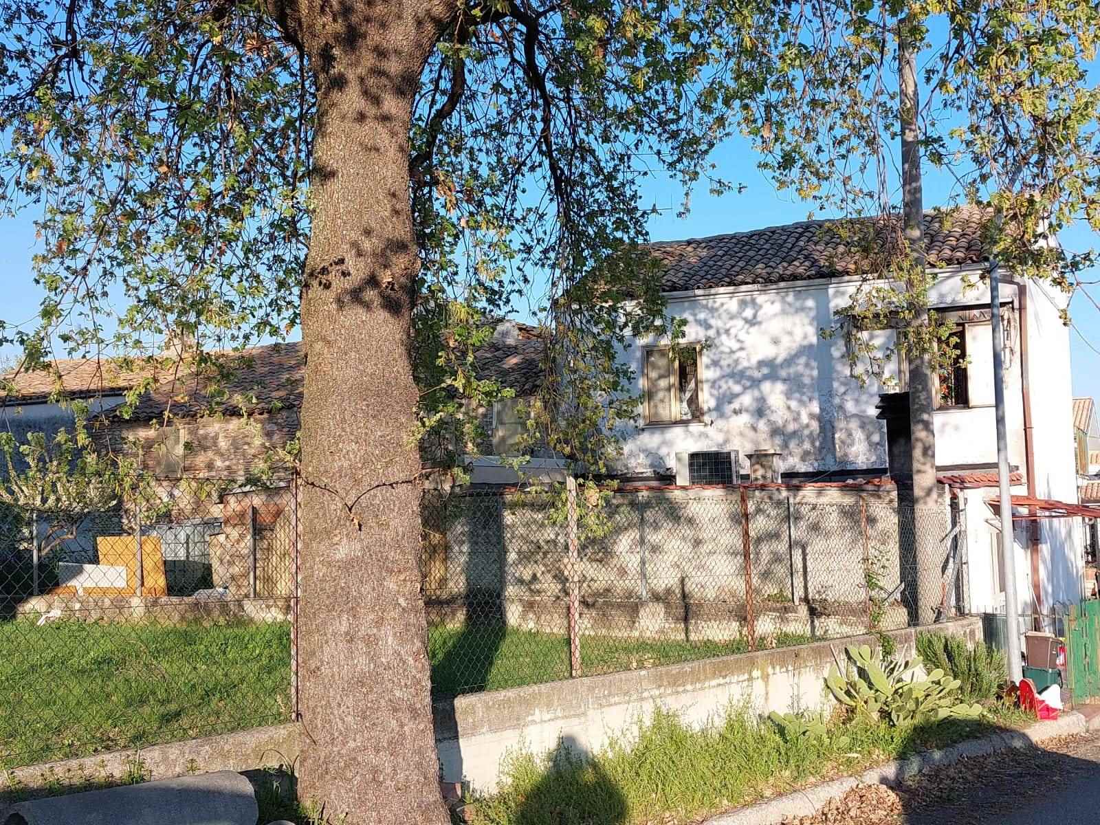 Rustico / Casale in vendita a Mozzagrogna, 6 locali, zona elli, prezzo € 44.000 | PortaleAgenzieImmobiliari.it