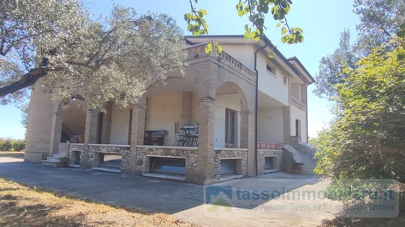 Villa in vendita a Ortona, 10 locali, prezzo € 275.000 | PortaleAgenzieImmobiliari.it