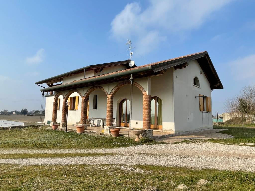 Appartamento in vendita a Chioggia, 13 locali, zona Località: SANTANNA, prezzo € 300.000 | PortaleAgenzieImmobiliari.it
