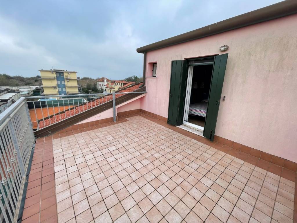 Appartamento in vendita a Chioggia, 5 locali, zona Località: ISOLA VERDE, prezzo € 125.000 | PortaleAgenzieImmobiliari.it