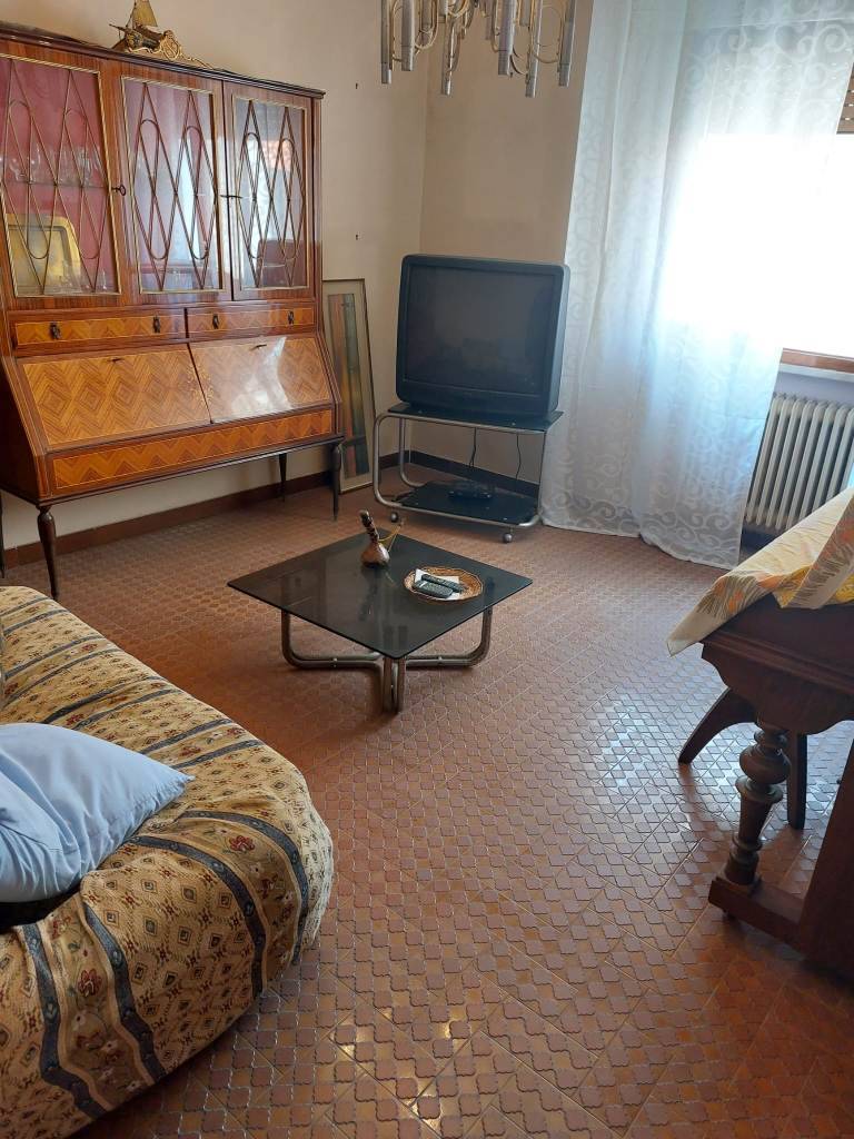 Appartamento in vendita a Chioggia, 5 locali, zona Località: CHIOGGIA CENTRO, prezzo € 105.000 | PortaleAgenzieImmobiliari.it