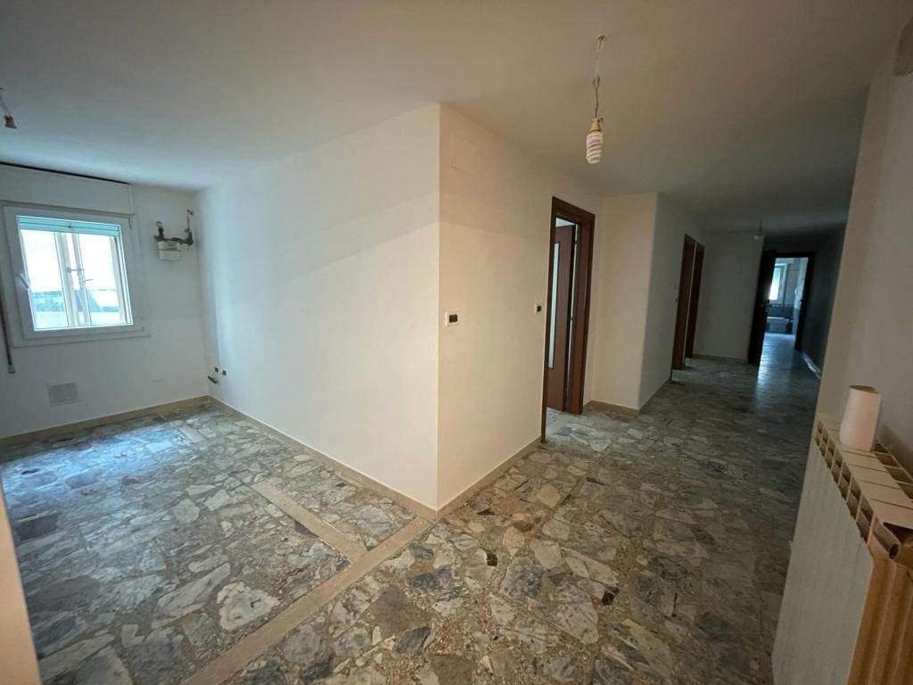 Appartamento in vendita a Chioggia, 6 locali, zona omarina, prezzo € 145.000 | PortaleAgenzieImmobiliari.it