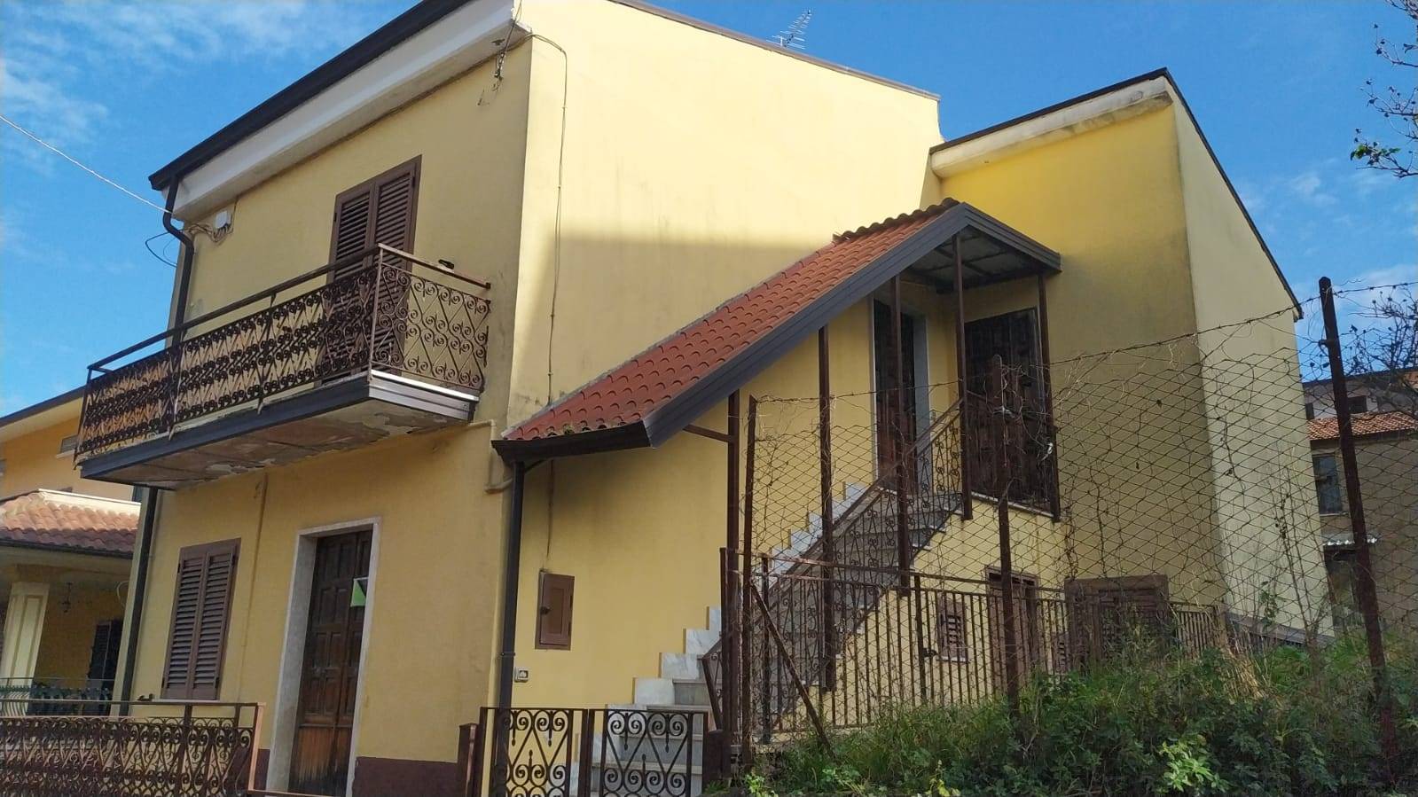 Appartamento in vendita a Altavilla Irpina, 5 locali, prezzo € 115.000 | CambioCasa.it