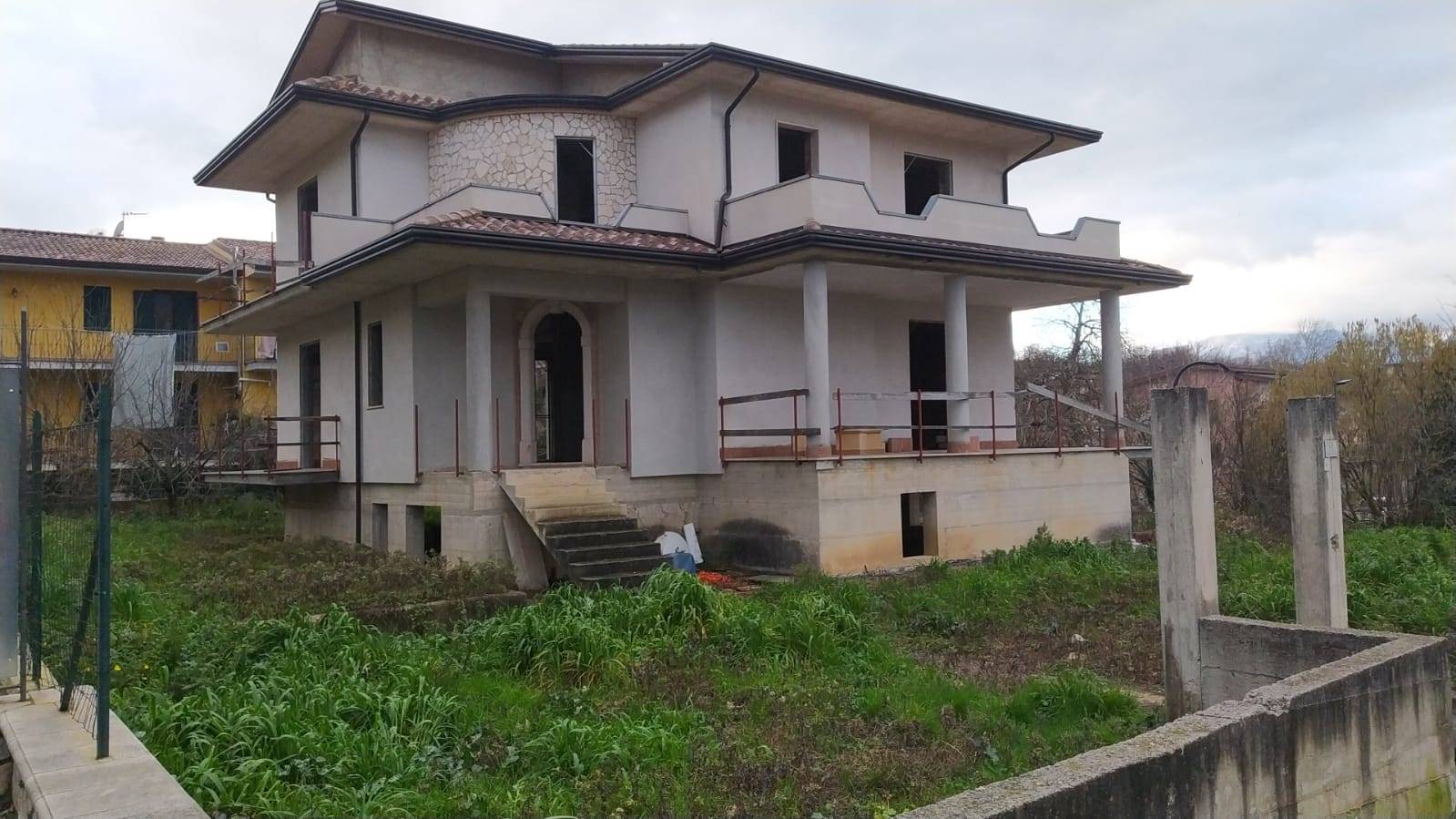 Villa in vendita a San Michele di Serino, 8 locali, prezzo € 350.000 | CambioCasa.it