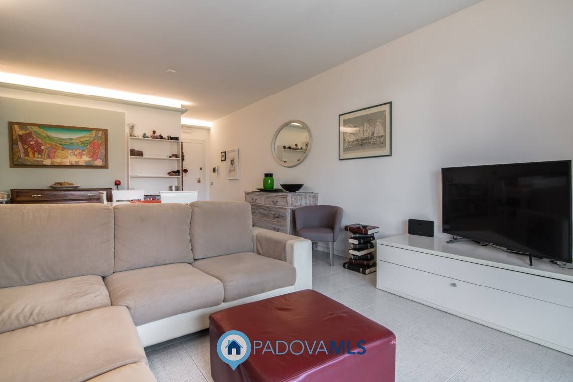 Appartamento in vendita a Abano Terme, 5 locali, prezzo € 192.000 | PortaleAgenzieImmobiliari.it