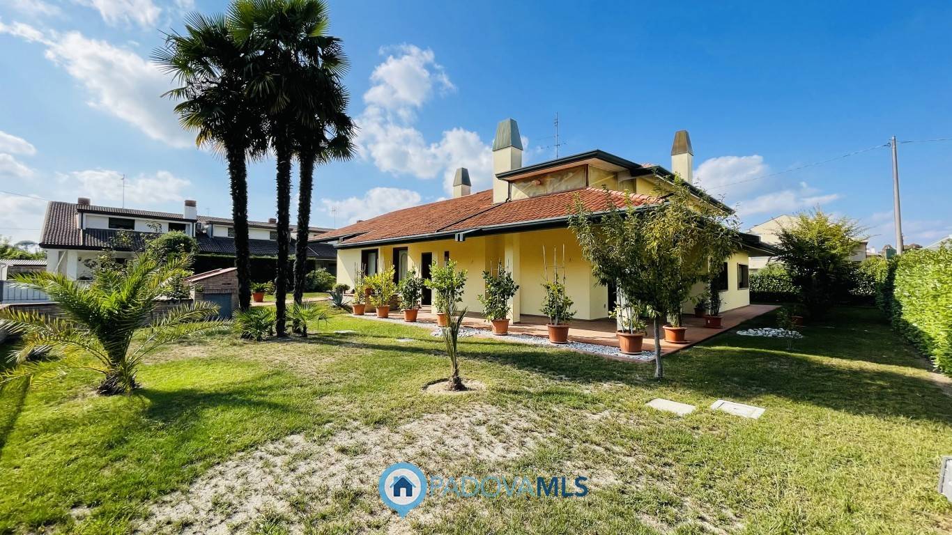 Villa in vendita a Stra, 13 locali, zona Pietro di Stra, prezzo € 460.000 | PortaleAgenzieImmobiliari.it