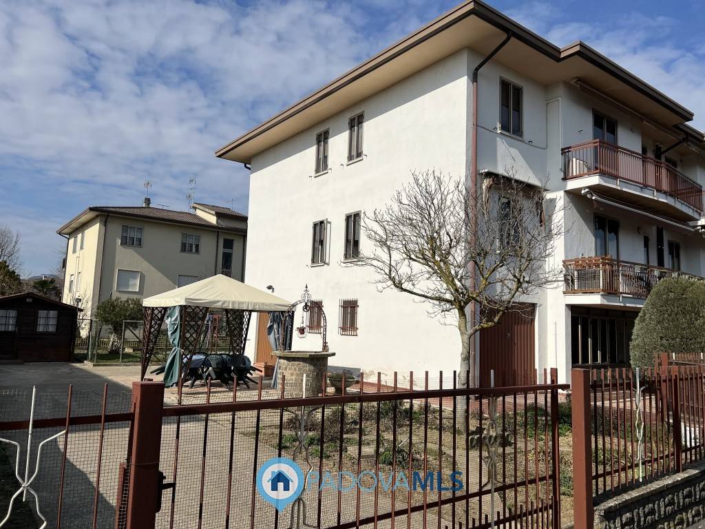 Appartamento in vendita a Battaglia Terme, 5 locali, prezzo € 120.000 | CambioCasa.it