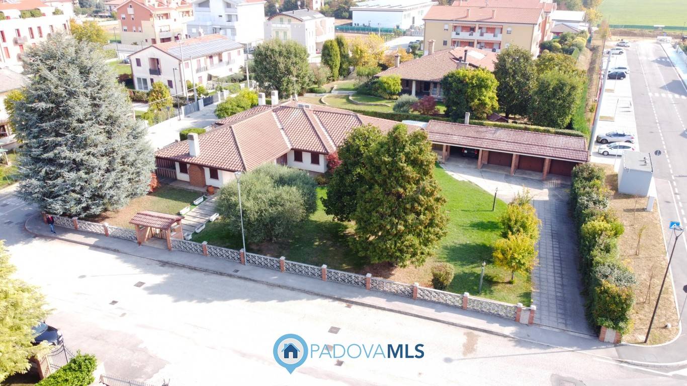 Villa in vendita a Campodarsego, 6 locali, zona higliano, prezzo € 360.000 | PortaleAgenzieImmobiliari.it
