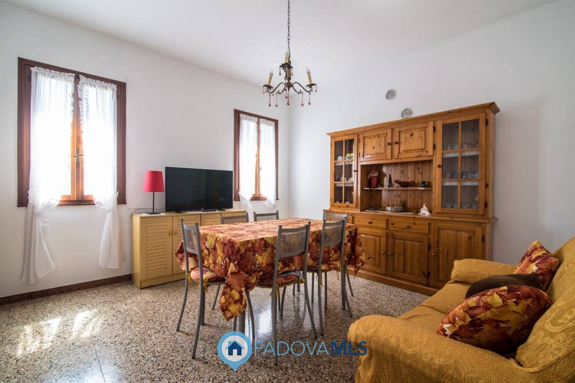 Villa in vendita a Selvazzano Dentro, 6 locali, prezzo € 250.000 | PortaleAgenzieImmobiliari.it