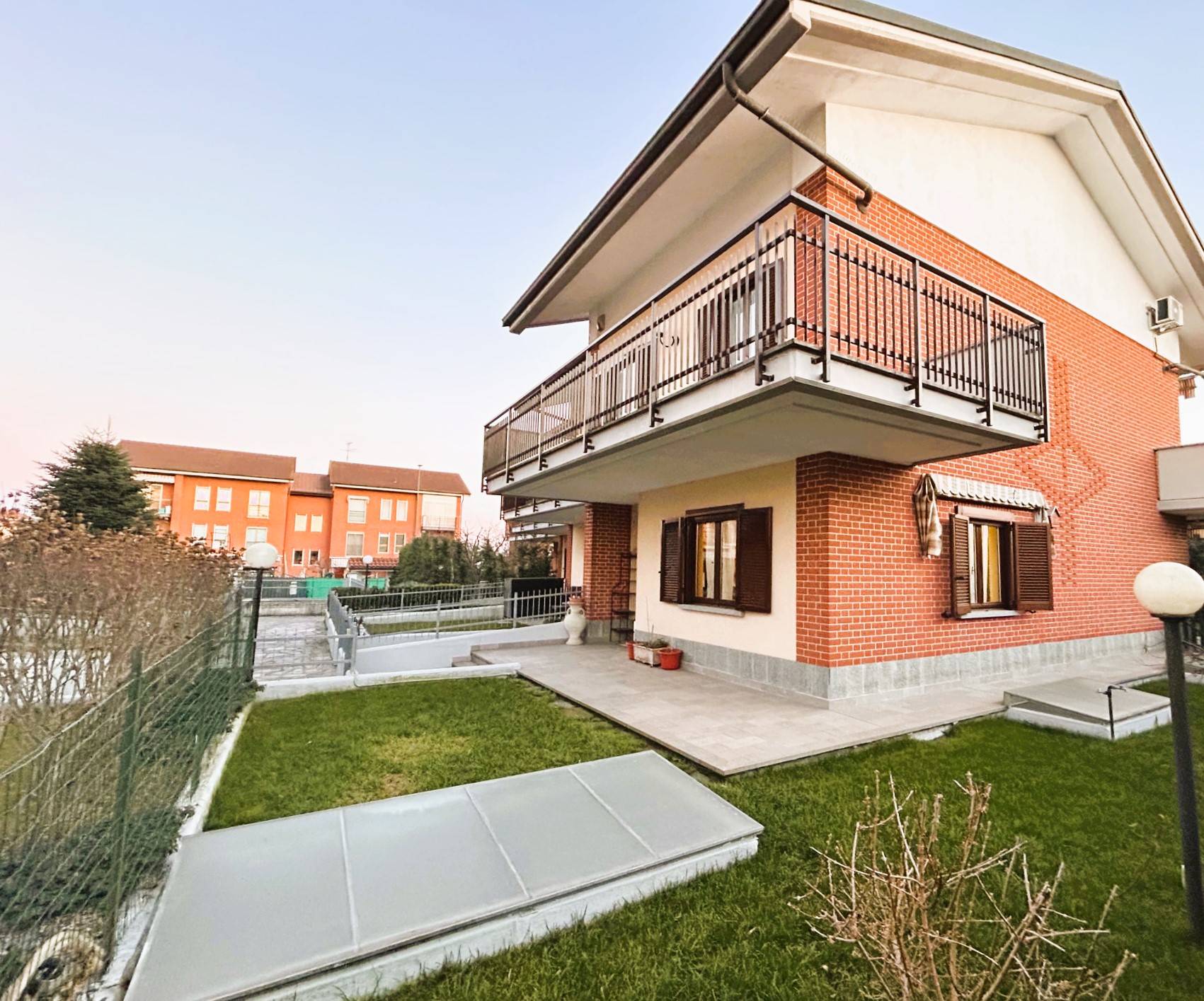 Villa a Schiera in vendita a Chieri, 8 locali, prezzo € 369.000 | PortaleAgenzieImmobiliari.it