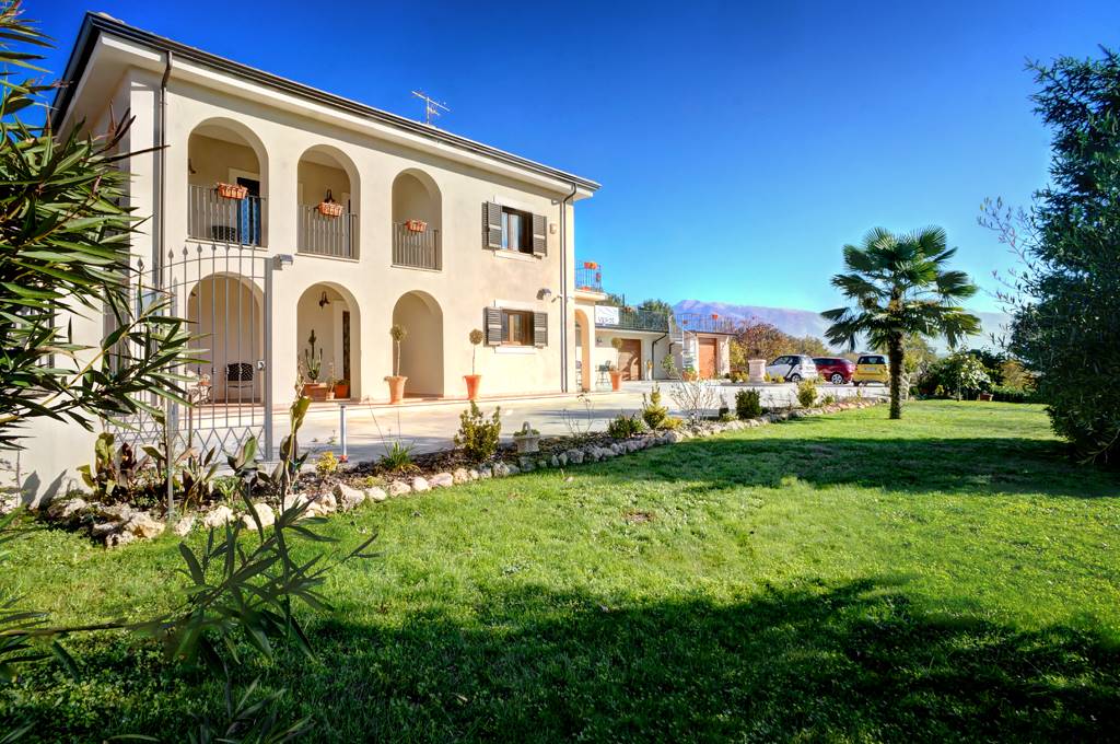 Villa in vendita a Vicalvi, 11 locali, prezzo € 395.000 | CambioCasa.it