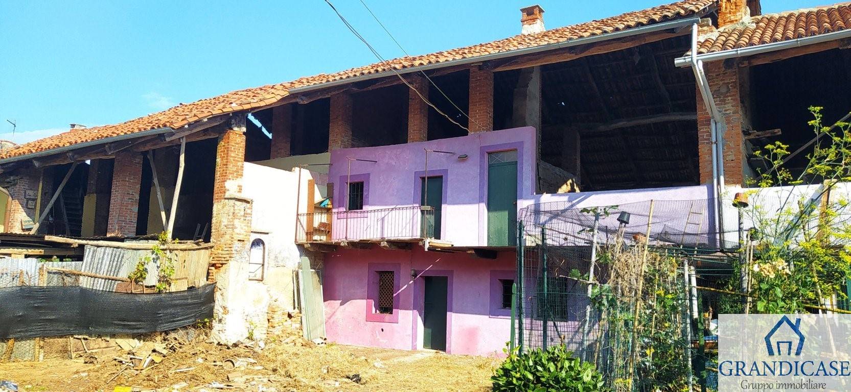 Rustico / Casale in vendita a Rivarolo Canavese, 7 locali, zona ntera, prezzo € 52.000 | PortaleAgenzieImmobiliari.it