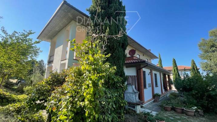 Villa in vendita a Paciano, 11 locali, prezzo € 370.000 | PortaleAgenzieImmobiliari.it