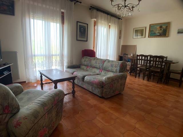 Appartamento in vendita a Buggiano, 5 locali, zona o a Buggiano, prezzo € 145.000 | PortaleAgenzieImmobiliari.it