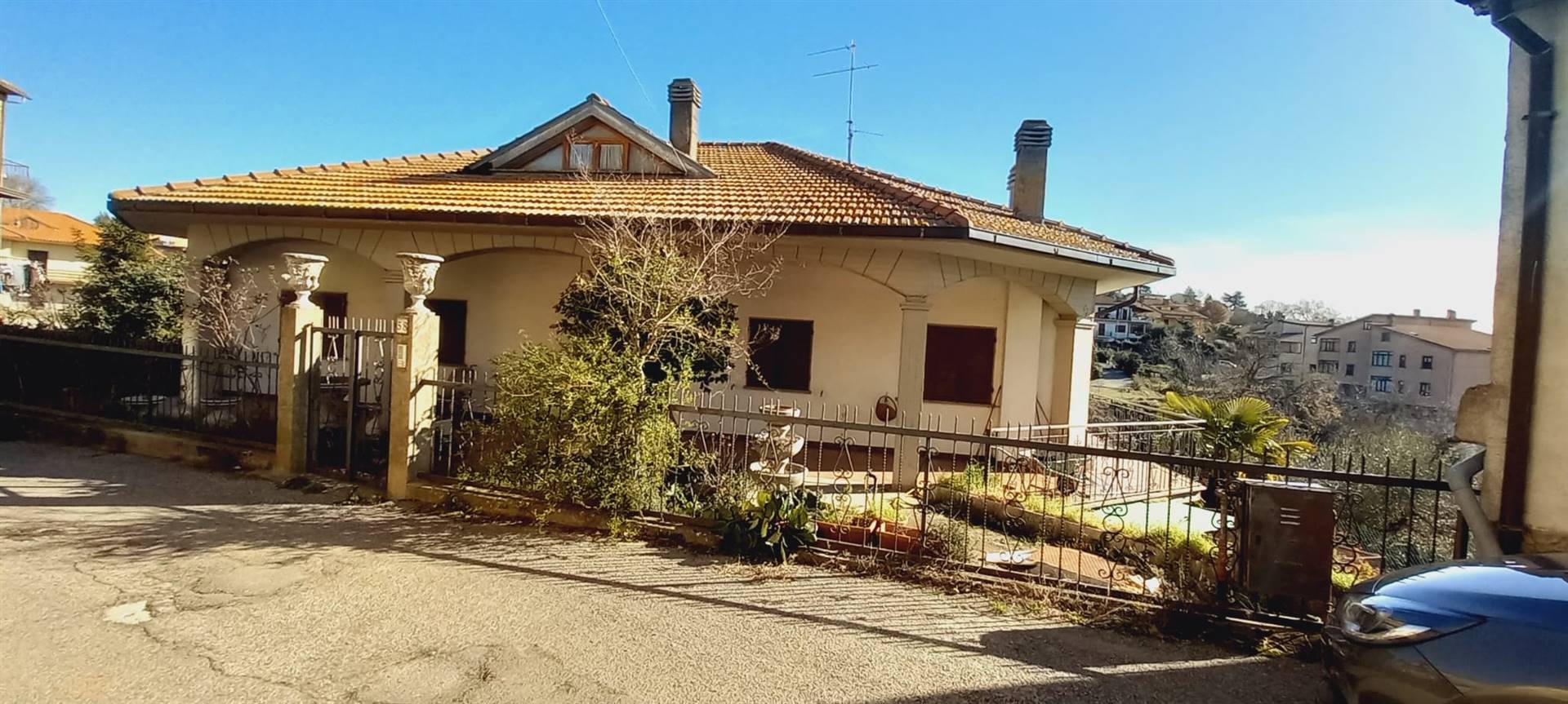 Villa in vendita a Montefiascone, 8 locali, zona onami, prezzo € 200.000 | PortaleAgenzieImmobiliari.it