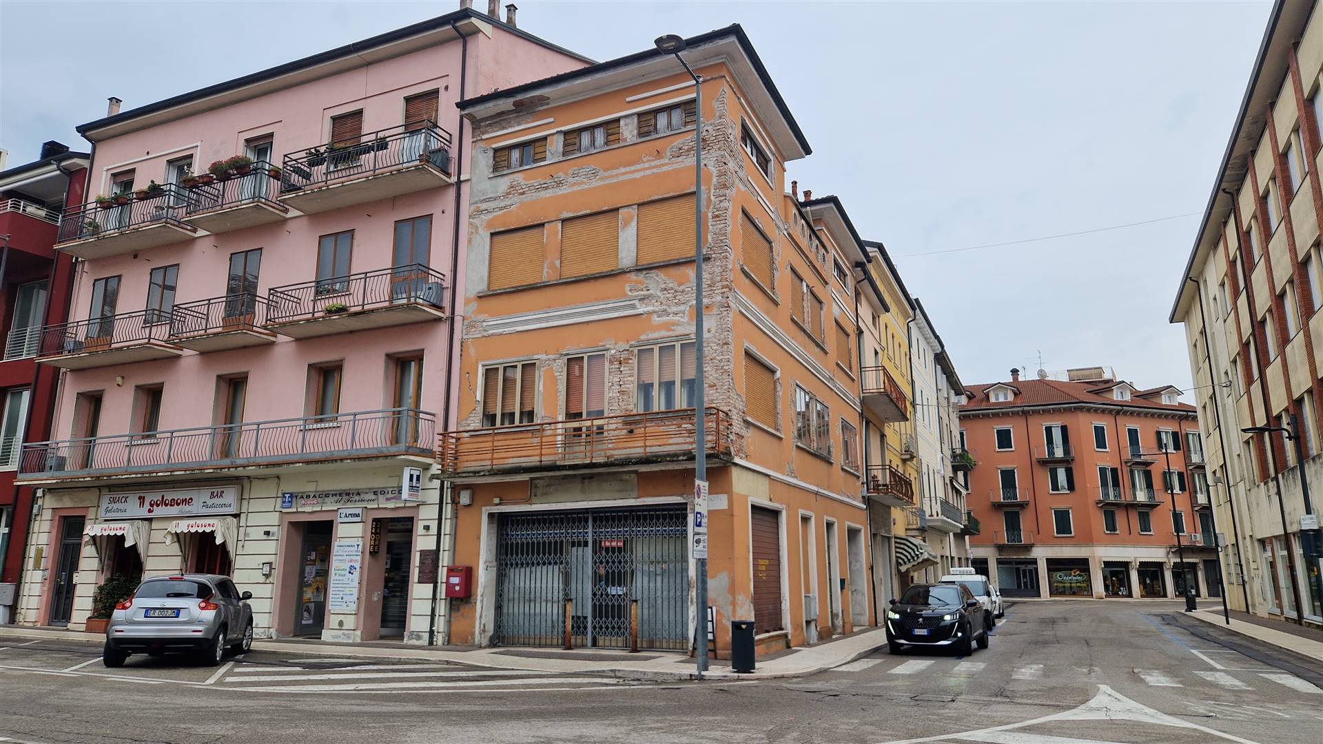 Palazzo / Stabile in vendita a Legnago, 7 locali, prezzo € 160.000 | PortaleAgenzieImmobiliari.it