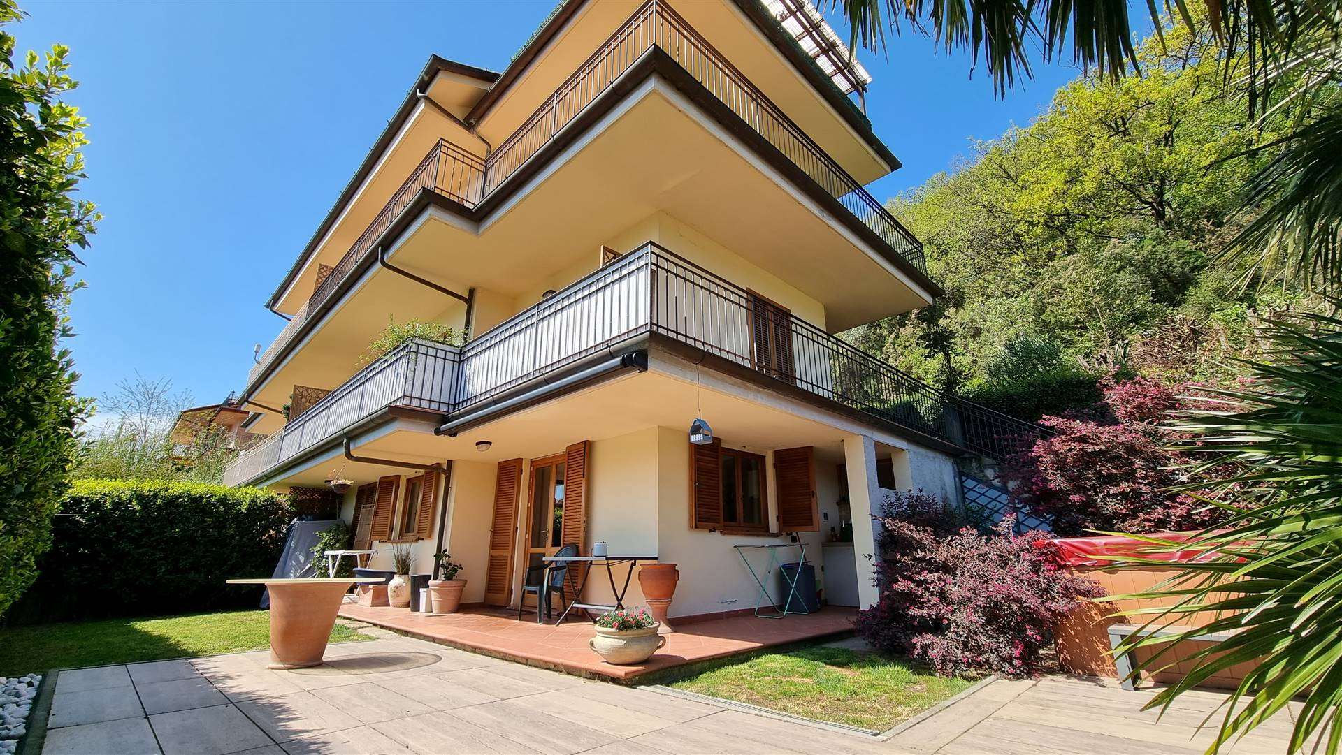 Villa Bifamiliare in vendita a Massarosa, 9 locali, prezzo € 288.000 | PortaleAgenzieImmobiliari.it