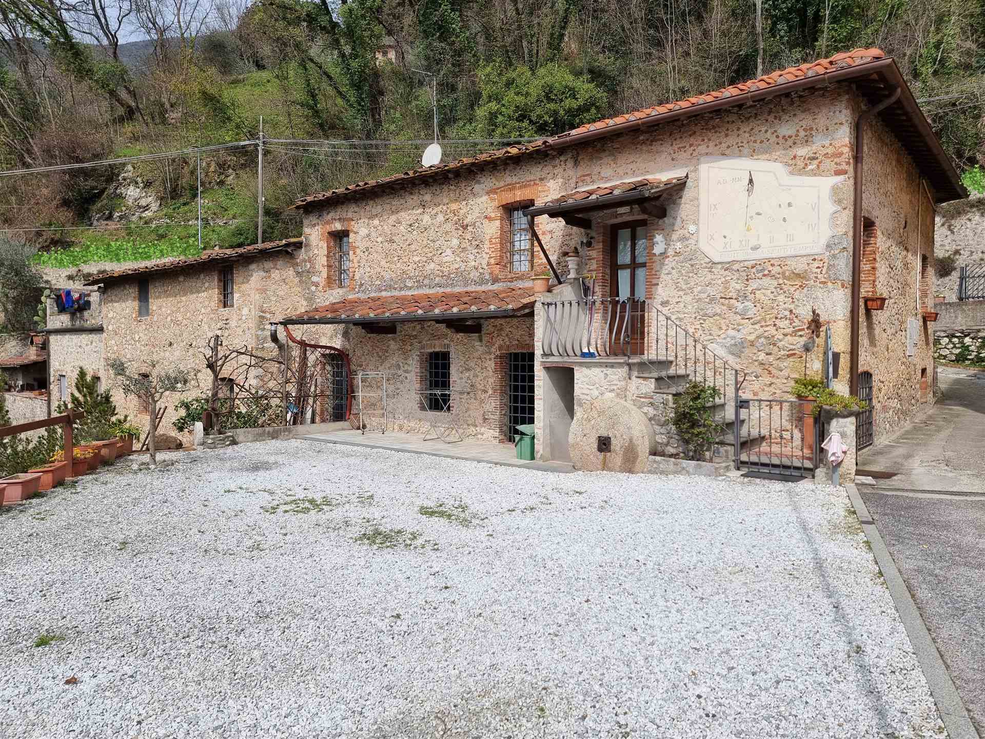 Rustico / Casale in vendita a Camaiore, 14 locali, prezzo € 449.000 | PortaleAgenzieImmobiliari.it