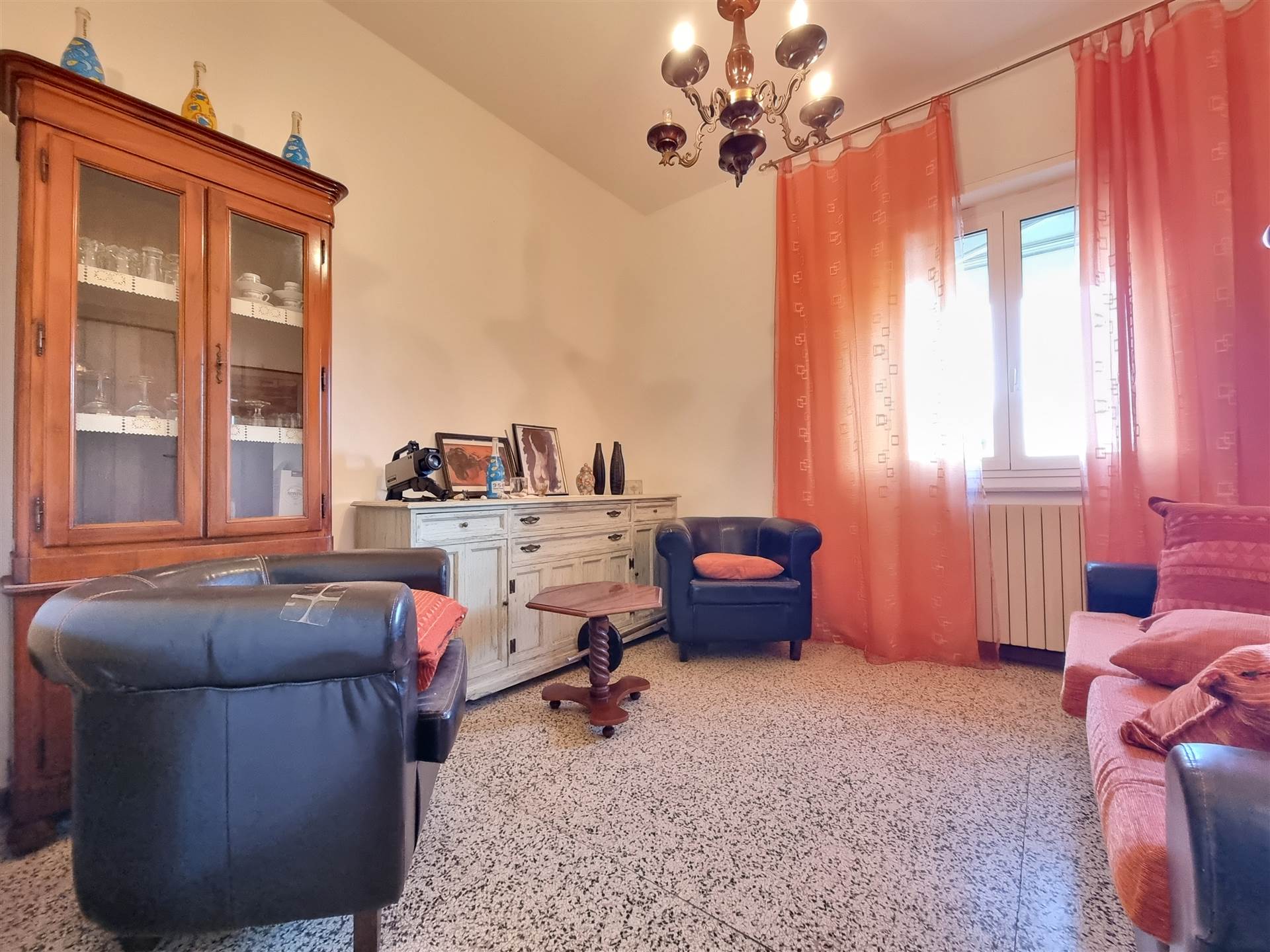 Appartamento in vendita a Camaiore, 6 locali, zona di Camaiore, prezzo € 165.000 | PortaleAgenzieImmobiliari.it