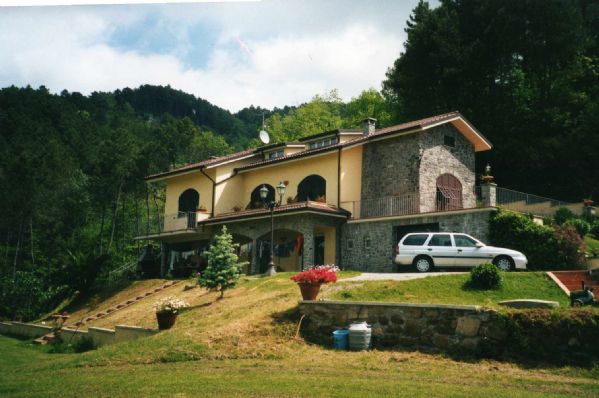 Villa in vendita a Riccò del Golfo di Spezia, 7 locali, zona erara, prezzo € 650.000 | PortaleAgenzieImmobiliari.it