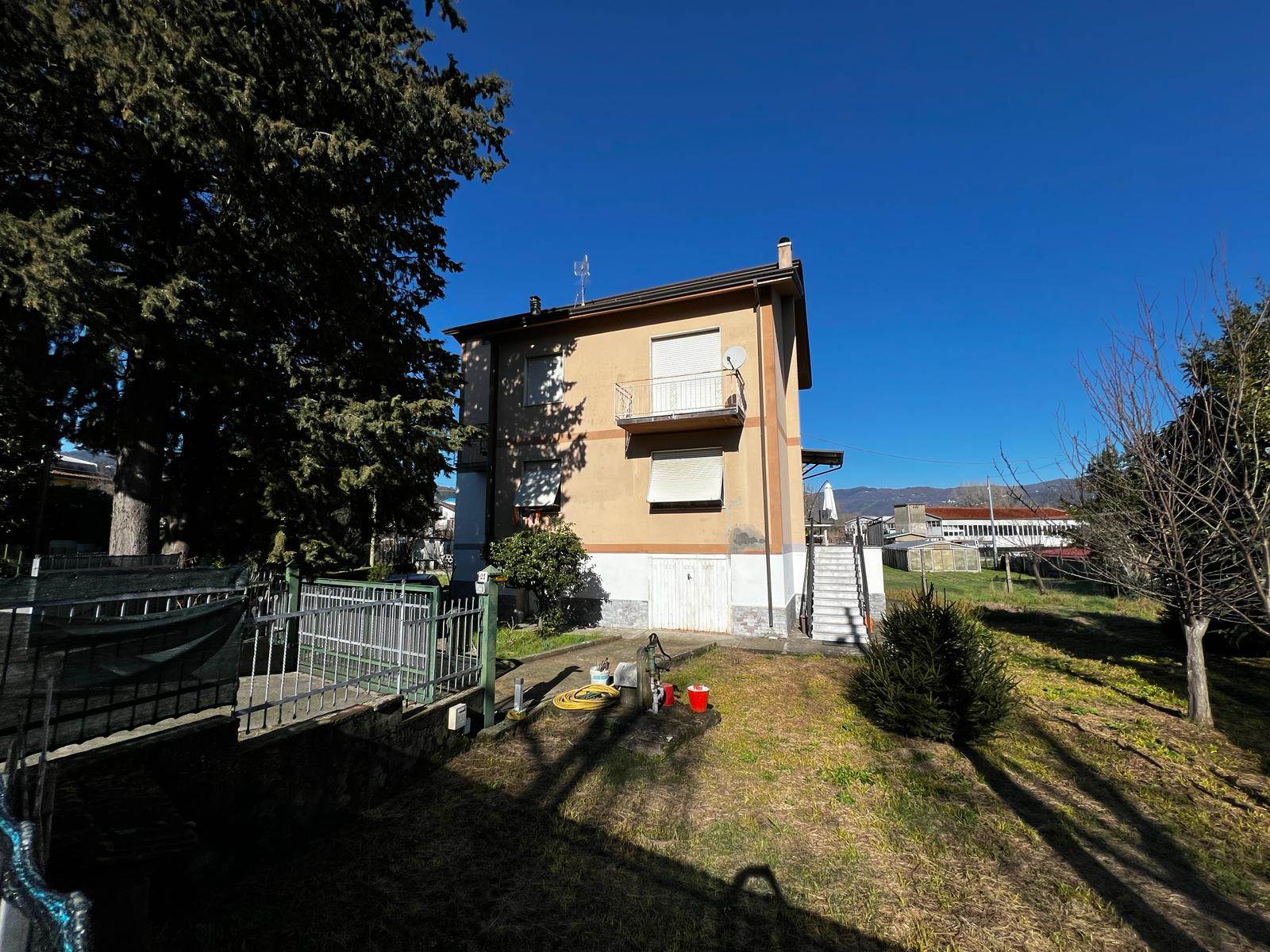 Soluzione Indipendente in vendita a Vezzano Ligure, 8 locali, zona o di Valeriano, prezzo € 330.000 | PortaleAgenzieImmobiliari.it